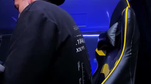 alexgiraldo__ online show from October 23, 2:35 am