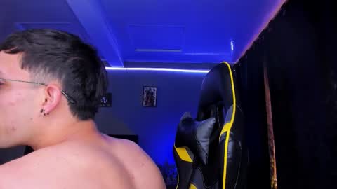 alexgiraldo__ online show from October 17, 6:34 pm