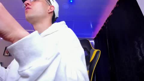 alexgiraldo__ online show from November 21, 12:14 pm