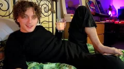 Snapshot of alexrhodesxxx chatting on December 1, 7:27 pm Alex online show from December 1, 7:27 pm