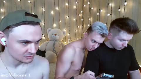 Snapshot of alexxx_d chatting on February 16, 6:43 pm AlexDimaIgor online show from February 16, 6:43 pm