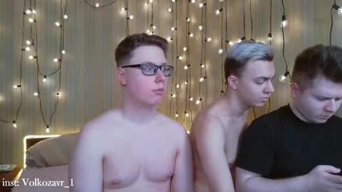Snapshot of alexxx_d chatting on February 28, 6:20 pm AlexDimaIgor online show from February 28, 6:20 pm
