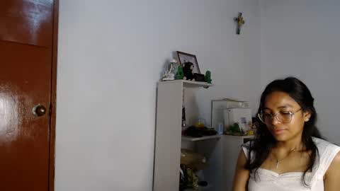 Snapshot of alia054 chatting on September 25, 2:13 pm Alia online show from September 25, 2:13 pm