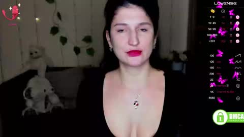 Snapshot of alianna_solo_kiss chatting on February 17, 12:27 pm Alianna online show from February 17, 12:27 pm