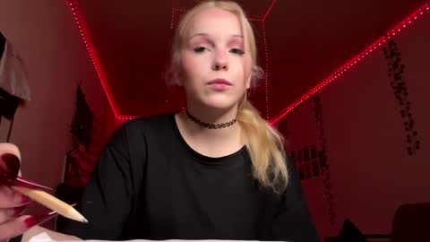 Alice online show from April 15, 7:58 pm