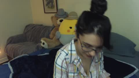 Snapshot of alice_asks chatting on December 7, 4:48 am Alice Asks online show from December 7, 4:48 am