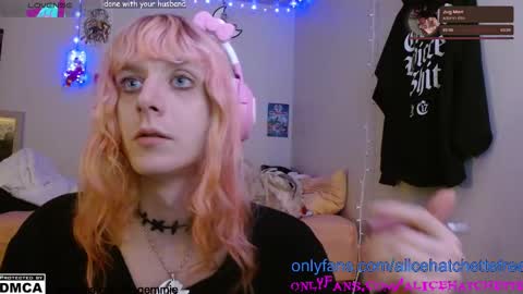 Snapshot of alice_hatchette chatting on September 17, 1:20 am Alice Hatchette online show from September 17, 1:20 am
