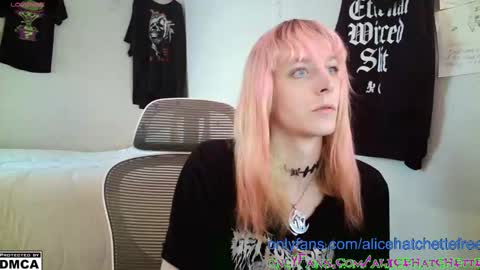 Snapshot of alice_hatchette chatting on September 12, 4:20 pm Alice Hatchette online show from September 12, 4:20 pm