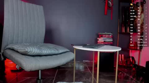 Snapshot of alice_leroy chatting on October 3, 10:40 pm Mistress Alice. online show from October 3, 10:40 pm