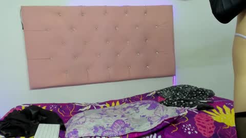 Snapshot of alice_oceans chatting on December 5, 7:32 am Alice Oceans.  online show from December 5, 7:32 am