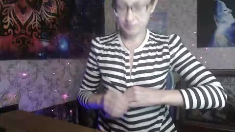 Snapshot of alice_peach chatting on October 9, 11:15 am bigclit daddy squirt bigdildo fit online show from October 9, 11:15 am