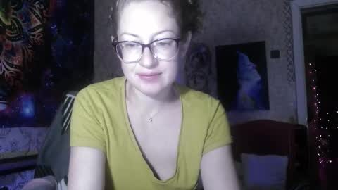 Snapshot of alice_peach chatting on September 30, 10:26 am bigclit daddy squirt bigdildo fit online show from September 30, 10:26 am