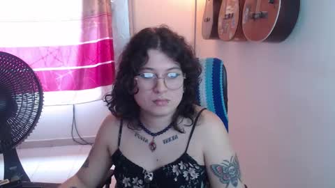 Alicia Aldara online show from December 2, 11:30 am