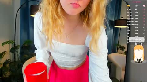 Alice  online show from November 26, 2:03 pm