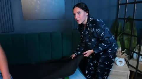 Alice and Asia online show from September 29, 12:04 pm