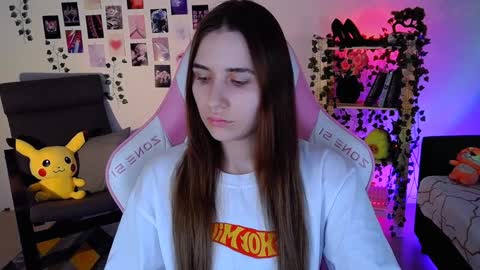 Snapshot of alicecharmy chatting on December 4, 11:57 am alicecharmy online show from December 4, 11:57 am