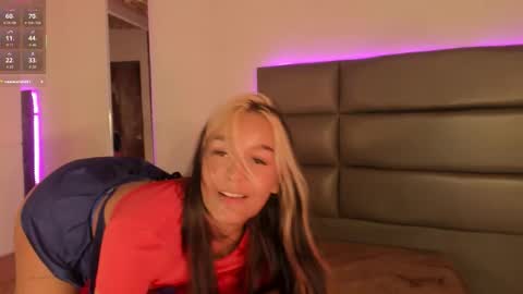 Snapshot of aliceclark__ chatting on September 20, 7:28 pm Alice online show from September 20, 7:28 pm
