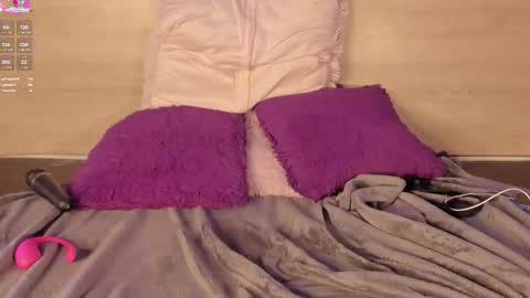 Snapshot of aliceclark__ chatting on March 8, 8:35 pm Alice online show from March 8, 8:35 pm