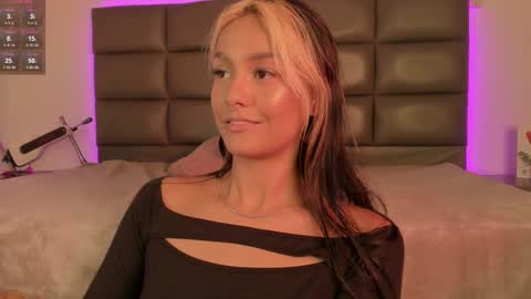 Snapshot of aliceclark__ chatting on September 12, 2:19 pm Alice online show from September 12, 2:19 pm