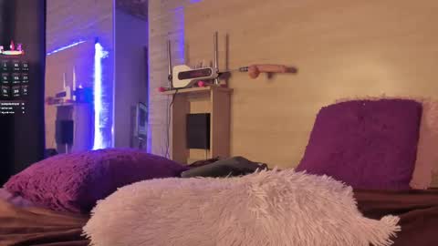 Snapshot of aliceclark__ chatting on March 12, 3:18 pm Alice online show from March 12, 3:18 pm