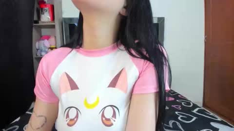 Snapshot of alicee20 chatting on October 13, 7:32 am alicee20 online show from October 13, 7:32 am