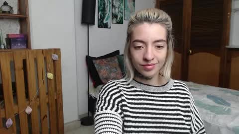 alicee_logan_ online show from April 6, 2:31 am