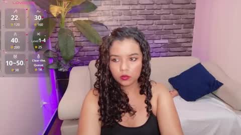 Snapshot of alicee_revess chatting on October 6, 7:42 pm Danna online show from October 6, 7:42 pm