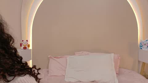 alice online show from April 7, 6:10 pm