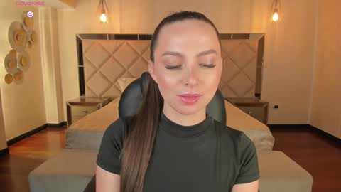 Snapshot of aliceharperx chatting on February 19, 9:39 am Alice online show from February 19, 9:39 am