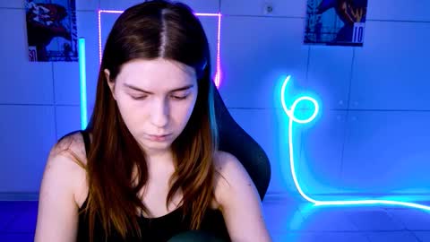 Snapshot of aliceinredsquare_ chatting on October 3, 5:27 am Alice online show from October 3, 5:27 am