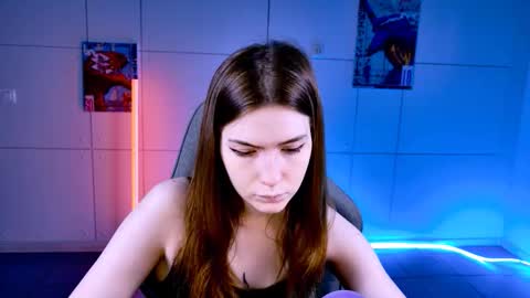 Snapshot of aliceinredsquare_ chatting on October 13, 5:09 am Alice online show from October 13, 5:09 am