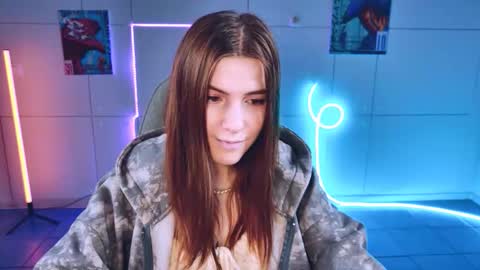 Snapshot of aliceinredsquare_ chatting on September 25, 5:36 am Alice online show from September 25, 5:36 am