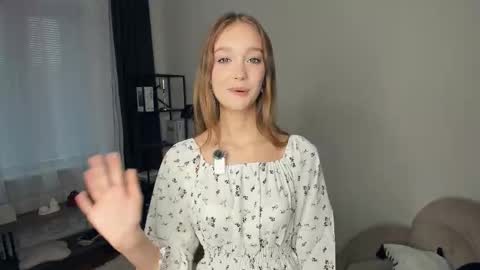 Snapshot of alicemelison chatting on October 6, 8:43 am Serena online show from October 6, 8:43 am