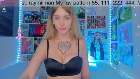 Snapshot of alicemilman chatting on December 27, 11:39 am Alice  online show from December 27, 11:39 am
