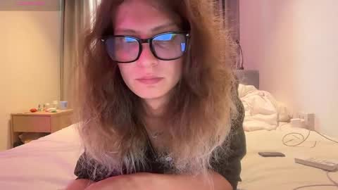 AlicePinkhead online show from April 17, 9:00 am