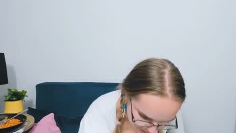 alicesensitive online show from September 25, 4:03 pm