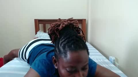 alicialust1 online show from March 12, 7:02 am