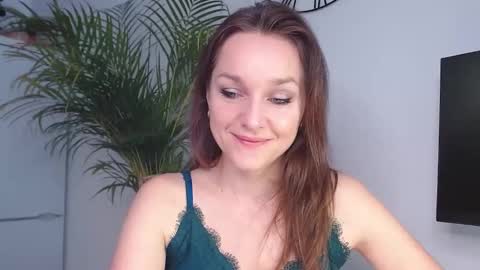 Snapshot of alicialux chatting on February 4, 7:51 am Alicia online show from February 4, 7:51 am