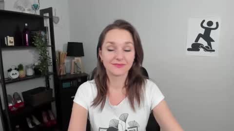 Snapshot of alicialux chatting on December 18, 6:14 pm Alicia online show from December 18, 6:14 pm