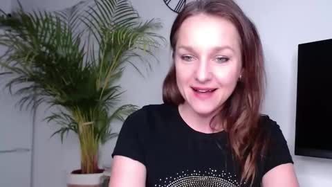 Snapshot of alicialux chatting on February 10, 3:32 pm Alicia online show from February 10, 3:32 pm