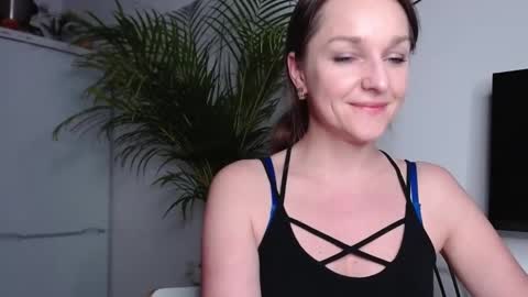 Snapshot of alicialux chatting on February 13, 6:05 pm Alicia online show from February 13, 6:05 pm