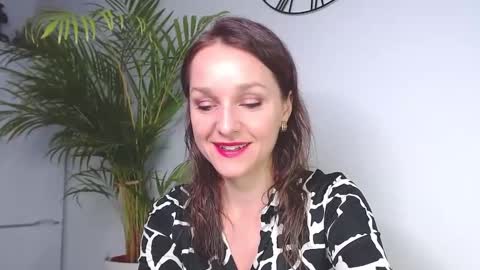 Snapshot of alicialux chatting on December 10, 8:08 am Alicia online show from December 10, 8:08 am