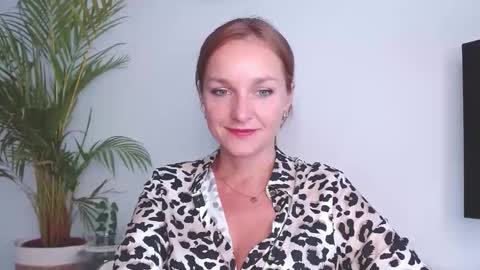 Snapshot of alicialux chatting on September 12, 5:53 am Alicia online show from September 12, 5:53 am