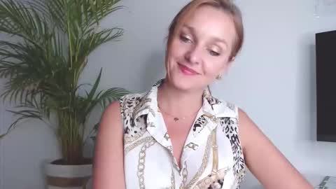 Snapshot of alicialux chatting on October 15, 2:18 pm Alicia online show from October 15, 2:18 pm
