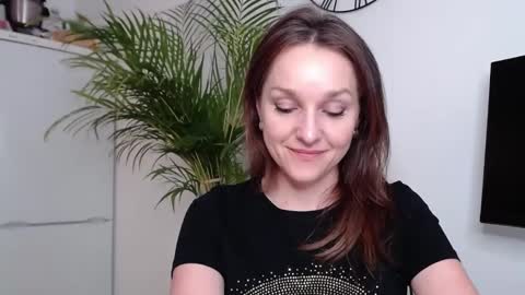 Snapshot of alicialux chatting on February 19, 3:27 pm Alicia online show from February 19, 3:27 pm