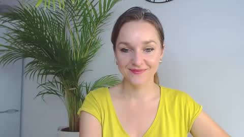 Snapshot of alicialux chatting on December 2, 8:03 am Alicia online show from December 2, 8:03 am