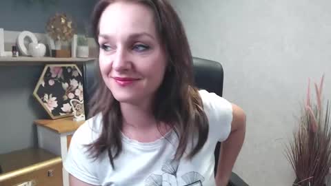 Snapshot of alicialux chatting on December 17, 4:21 pm Alicia online show from December 17, 4:21 pm