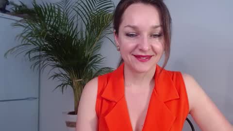Snapshot of alicialux chatting on February 6, 7:56 am Alicia online show from February 6, 7:56 am