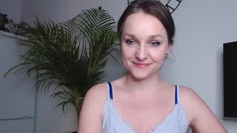 Snapshot of alicialux chatting on February 12, 4:22 pm Alicia online show from February 12, 4:22 pm
