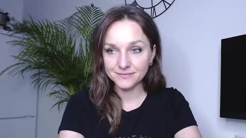 Snapshot of alicialux chatting on February 18, 4:03 pm Alicia online show from February 18, 4:03 pm